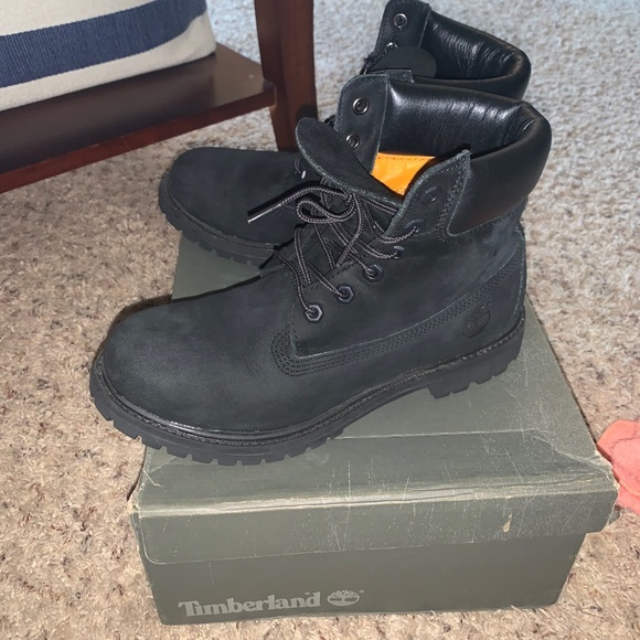 Timberland Shoes - Size 9 women’s Timberland